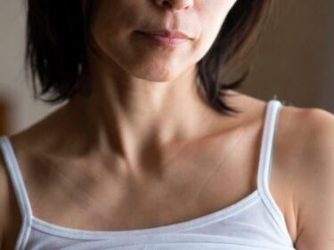 【無料で読める？】本物の熟女たち  50歳からの魅力 【デジタルAI美術館】